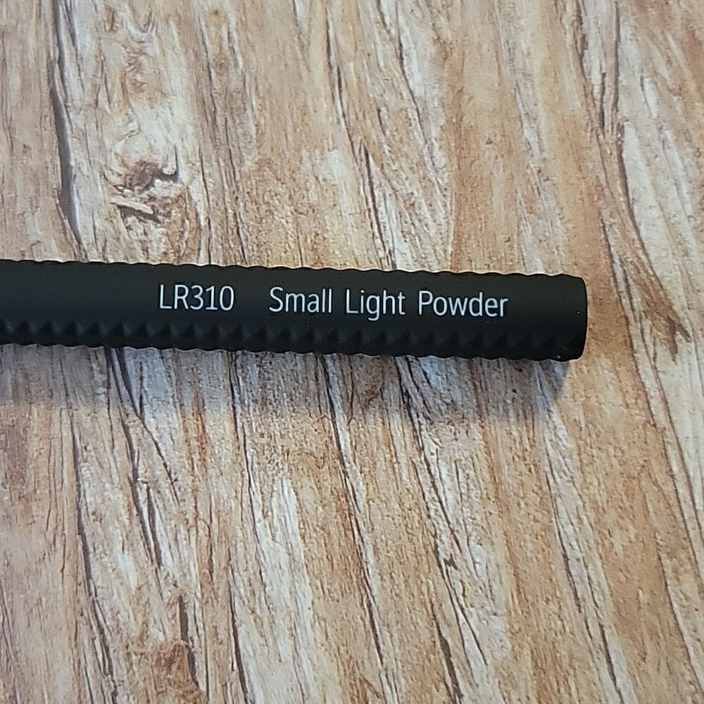 Laruce LR310 Small Light Powder Brush - Picture 5 of 6